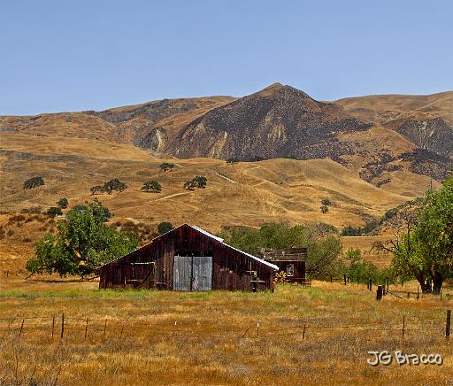 DSC20113-14-o.tif - This barn is in San Benito County